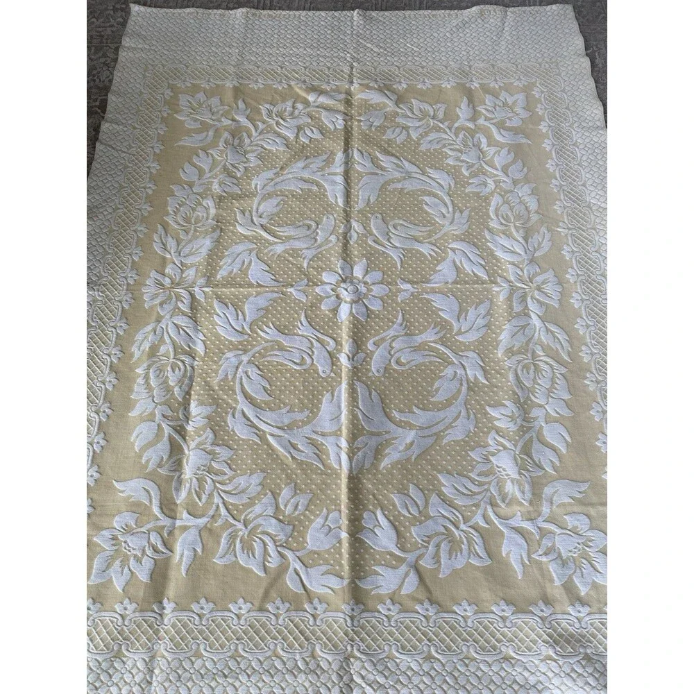 Vintage Yellow & White Damask Textured Matelassé Coverlet Jacquard Twin Blanket